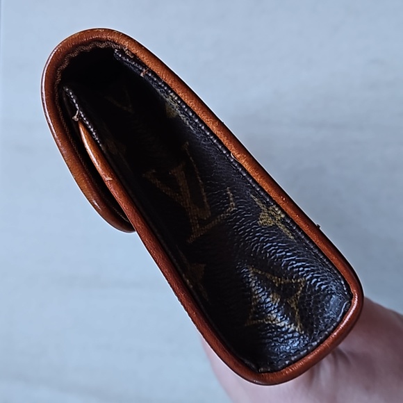 Louis Vuitton Florentine Monogram Belt Bag EUC - Picture 5 of 12